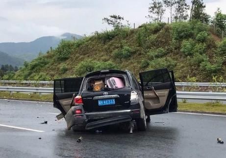 汉兰达高速失控撞车，气囊一个都没弹出，这五十万买了辆什么车？