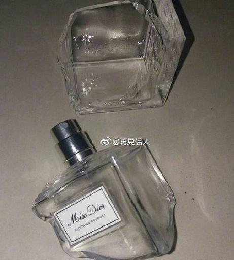 刚买的迪奥香水,还没来得及用就被摔碎了,别说了,让我哭一会