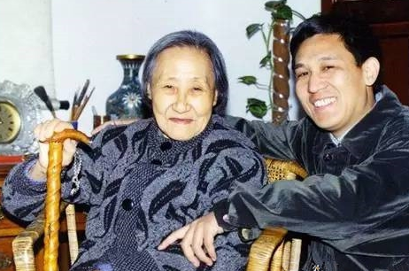 镜头下的历史：珍贵老照片带你走近晚清末代格格爱新觉罗·韫