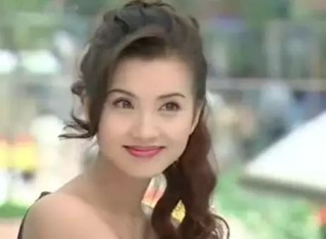 曾经的万人迷陈好如今担任中戏考官,美貌依旧不输任何小花旦!