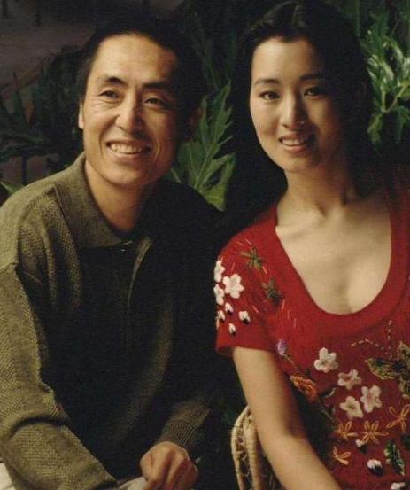 张艺谋36岁妻子这么美,终于知道为什么没有娶巩俐,娶