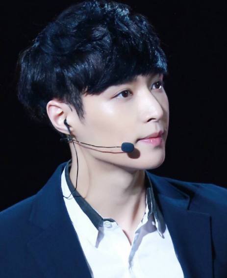 张艺兴被新浪打压,微博2000多万粉丝无故被吞