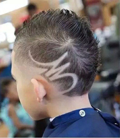 2018年多款小男孩时尚发型精选,帅出新天地