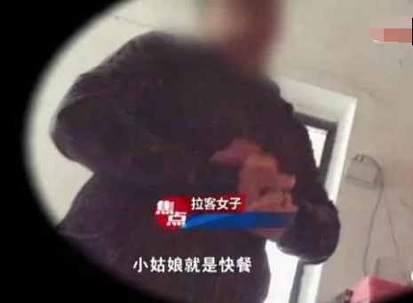 居民区惊现拉客族，一个电话小姐从天而降，太人才了