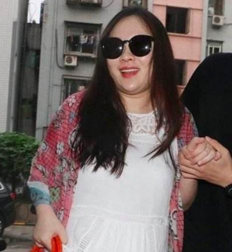 大S产后暴瘦60斤,杨幂怀孕才100斤,baby孙怡小S只胖肚子最气人