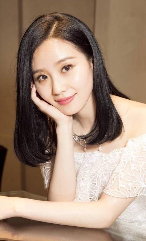 刘诗诗颜值回来了, 终于不用吐槽短发仙女辫太减龄