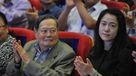 翁帆终于说出13年前为何会与杨振宁结婚，一开口全都不敢相信！