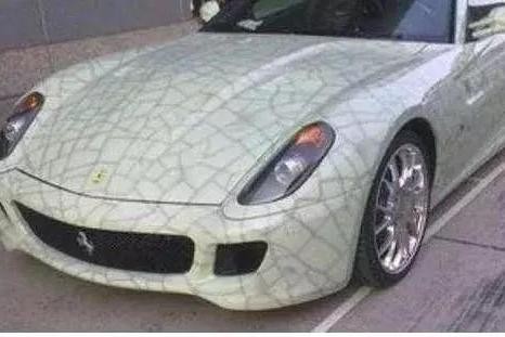 这辆法拉利全球只限1辆，理由就因为俩字，被中国人加七百万拿下