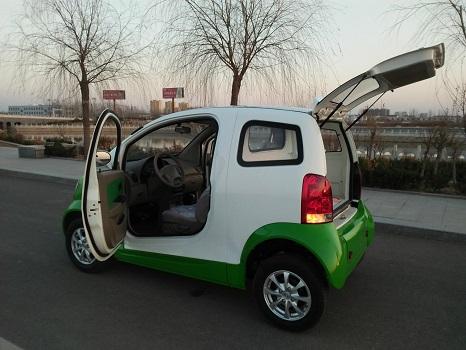 农村很常见的老年代步车,今后可能要持证上路