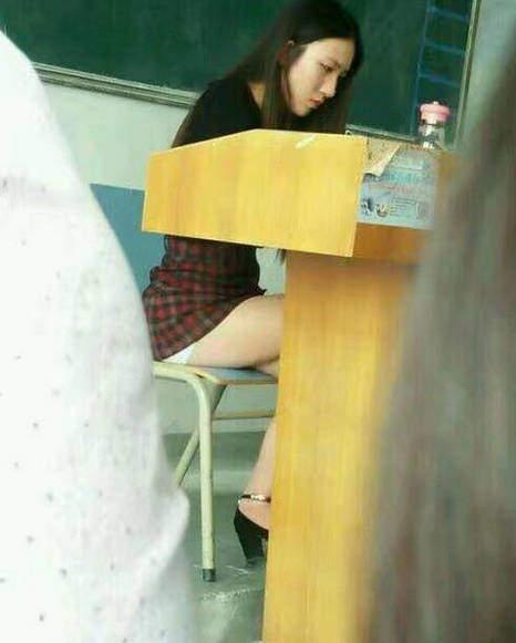 搞笑段子:妹子放开街边的那只单身狗,有种你冲我来