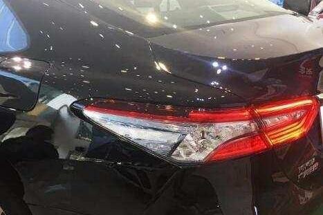 全车配LED光源，E-CVT电子无级变速箱，配双擎动力只卖24万