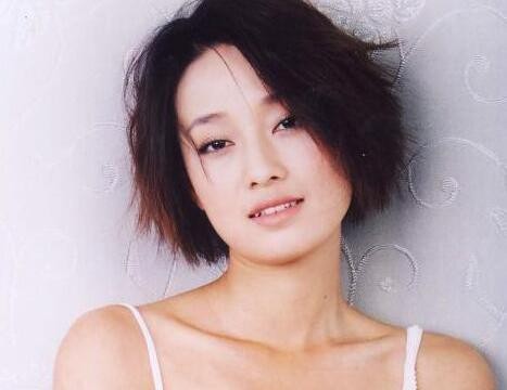 丈夫出轨她大度原谅，现驾豪车活出自我！