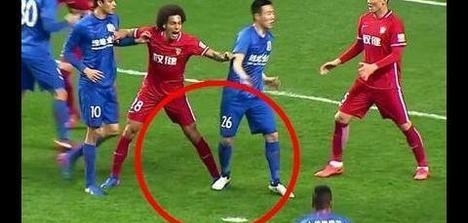 本性不改!刚禁赛半年的中超恶人又出脚踢人,没人管管吗?