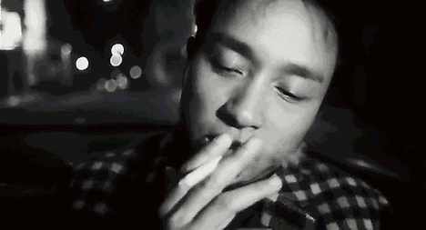 最为著名,最经典,同样是《英雄本色》的扮演者张国荣.