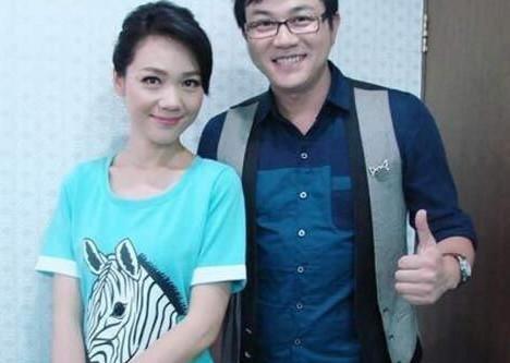 主持人周群全家近照,曾被误传老公是罗彬,8岁女儿萌过