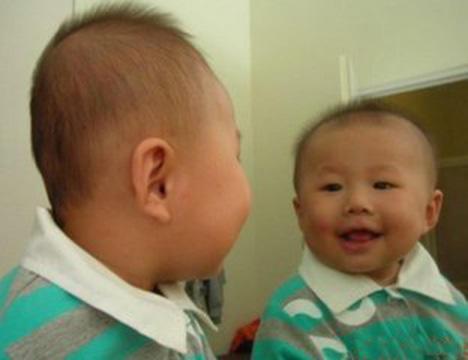 宝宝后脑勺太扁!那些被丑哭的妈妈快来学学