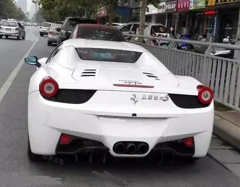 超跑为什么都喜欢贴“五菱宏光”?不是车标好看，因为是“神车”-新浪汽车