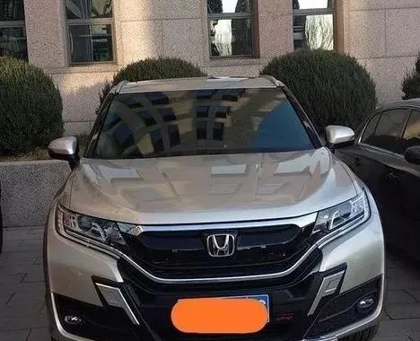 做工精致、配置又豪华，这辆车据说很多人都加价抢着买！