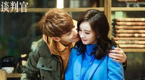 童薇答应谢晓飞求婚时穿的衣服是不是有点丑?