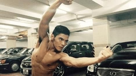 向佐车库健身, 无意透露了向华强的多辆低调豪车!