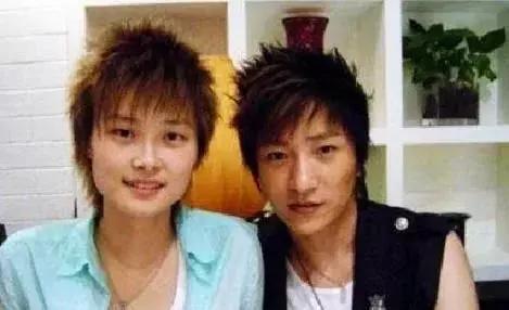 34岁的李宇春恋情曝光，对方是山西煤老板，网友：像两兄弟！