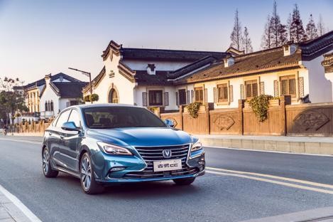 从“会呼吸”到“让耳朵怀孕”，睿骋CC的情感雕刻之路