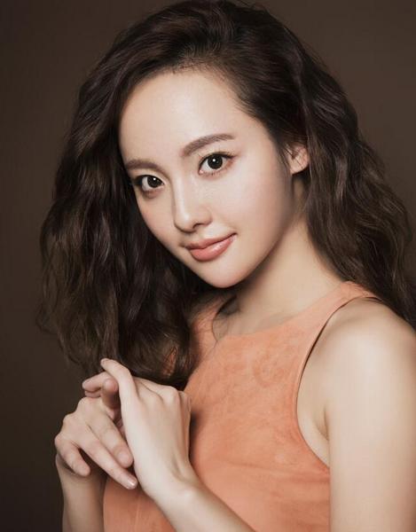 11大出生于成都的著名美女明星漂亮性感有实力你最喜欢谁