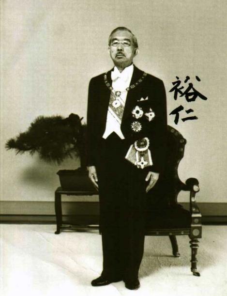 日本战败后, 麦克阿瑟问天皇: 你为何不剖腹谢罪? 天皇回答真恶心