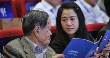 翁帆终于说出13年前为何会与杨振宁结婚，一开口全都不敢相信！