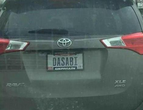 在国外看到奔驰宝马奥迪，车牌只要符合这点，准是中国留学生的