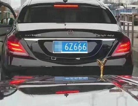 过年了，司机回家了，好久没开车，差点追尾前面的迈巴赫