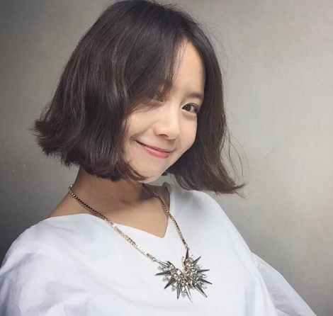 黑色短发经典耐看,女生短发黑色发型图片