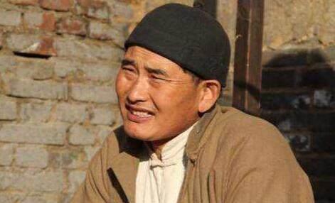 大衣哥朱之文不唱歌跑去演戏了,网友:真是什么