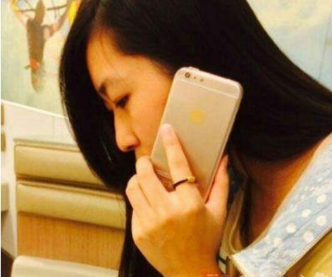 把蛋糕拿到幼儿园分享,却被女儿哭着拎回家,老