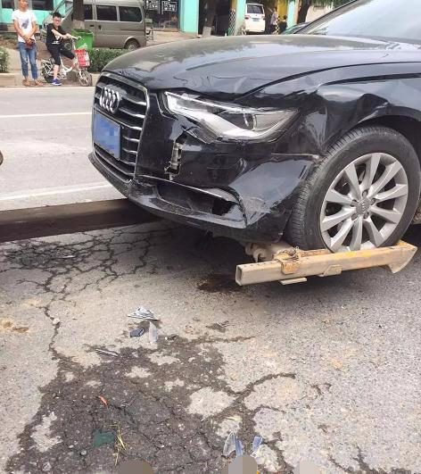 奥迪a6l被雪佛兰赛欧撞了,现场情况让奥迪车主不好意思了