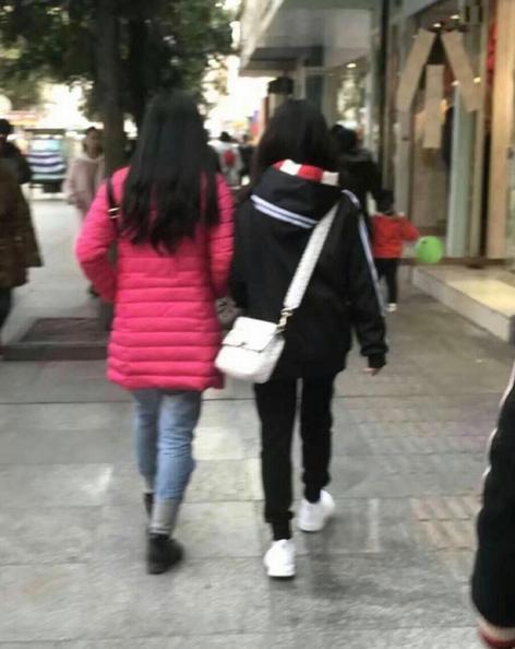 鞠婧祎到底有多高？人群中放眼望去她最矮