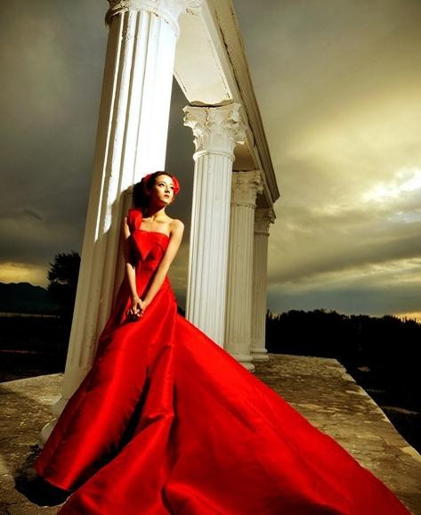 迪丽热巴婚纱照曝光,除了新郎丑之外,热巴几乎是完美的!