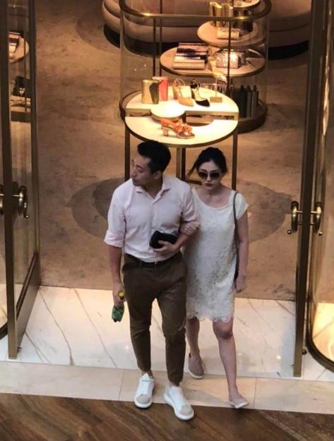 看了大S一家新加坡游，再看张柏芝的，网友：谁作秀一目了然