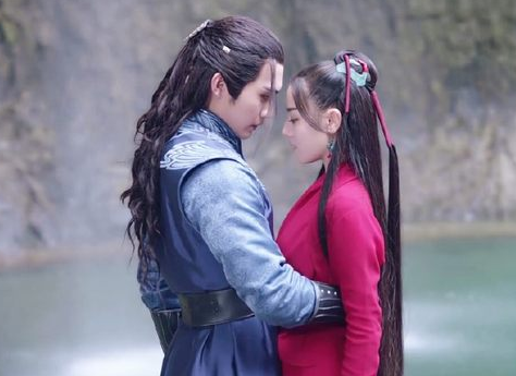 姬传到烈火如歌,热巴饰演的角色说明:出来混,迟