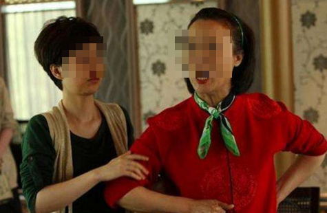 婚后和公婆同住，家里来朋友婆婆招待，无意听到她对话，我气炸了