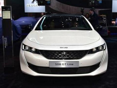 轿跑造型配战斗机舱，前脸帅到掉渣，还等啥凯美瑞？