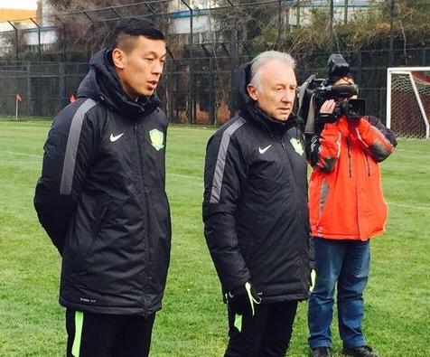 球队一老熟人回归再掀浪潮! 盘点中超的翻译们