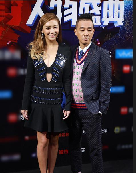 应采儿身着深v裙大玩性感获陈小春痴望,网友:陈小春该减肥了