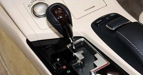 很多车主不知道，自动挡这样开还能减少油耗