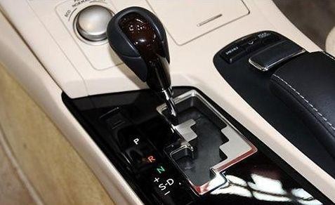 很多车主不知道，自动挡这样开还能减少油耗