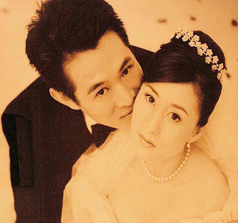 看了年轻时利智和黄秋燕的照片照片对比, 才发现李连杰原来好这口