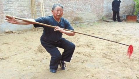 杨家后人欲传杨家枪法, 无奈儿子没兴趣, 情愿打