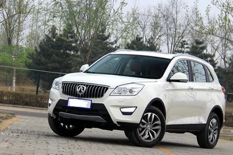 硬朗与时尚兼备，北汽威旺S50全新来袭，个性十足年轻人首选！