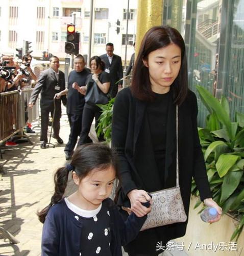 香港女首富甘比,今昔照片对比,反差极大,传奇人