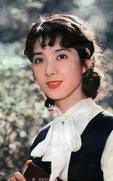 这样的姿容才算是90年代美女,如今千篇一律的整容脸是